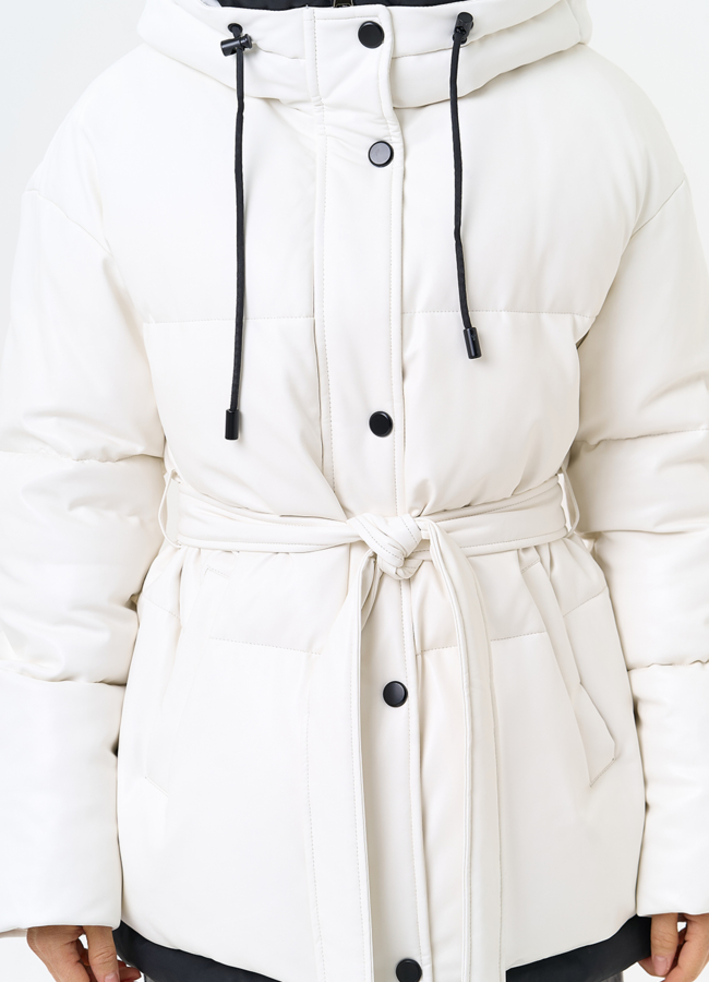 Белый пуховик из эко кожи с поясом модель № 30727 универмаг малина