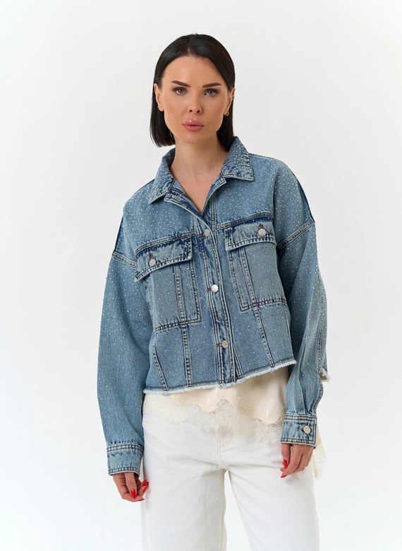Женская джинсовая куртка со стразами