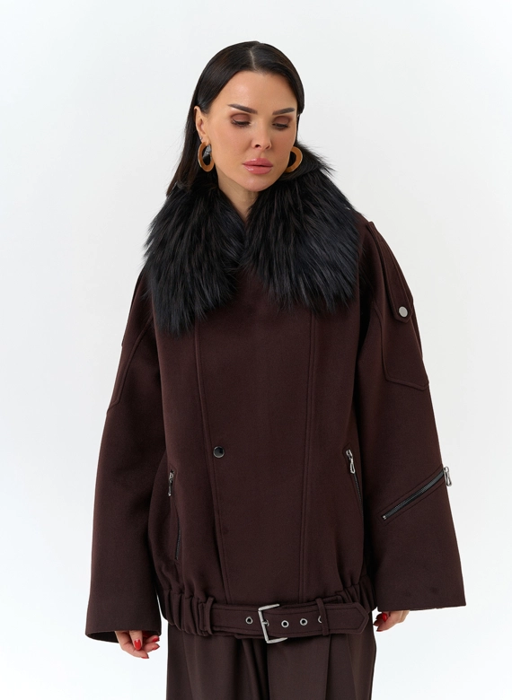 Женское укороченное пальто с отделкой из меха лисы фото
