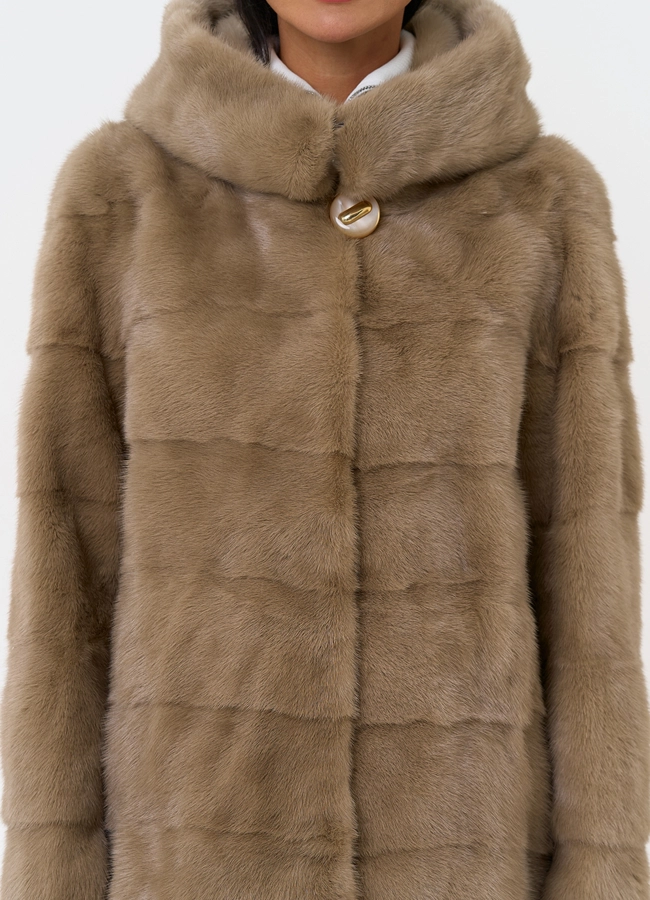 Короткая шуба с капюшоном модель № 31330 в рассрочку
