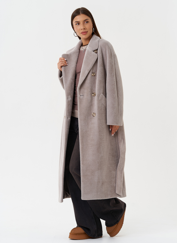 Утепленное двубортное пальто с английским воротником