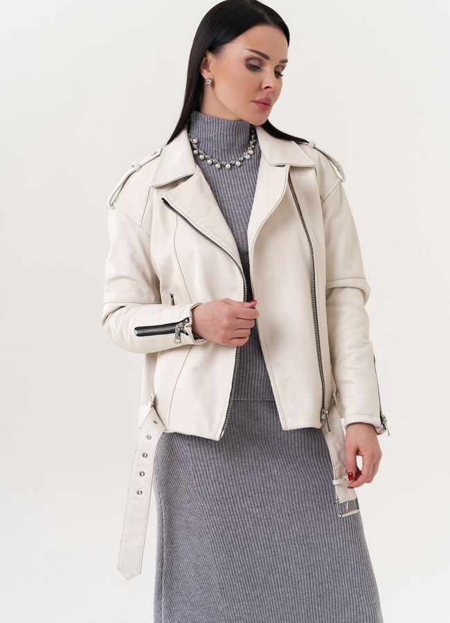Светлая кожаная куртка 