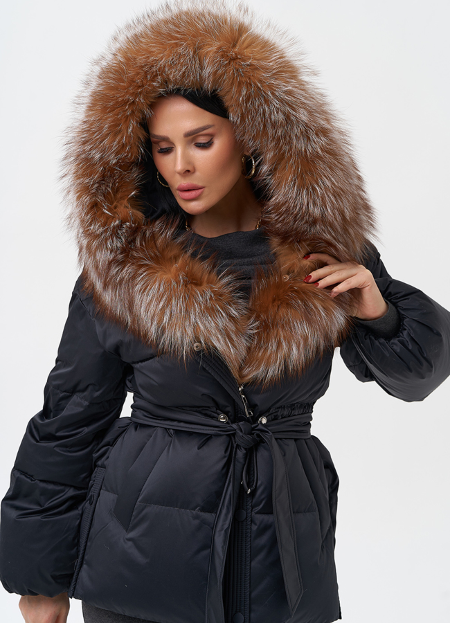 Женский пуховик с отделкой из меха лисы модель № 28521 универмаг малина
