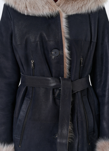 Женская натуральная дубленка с капюшоном