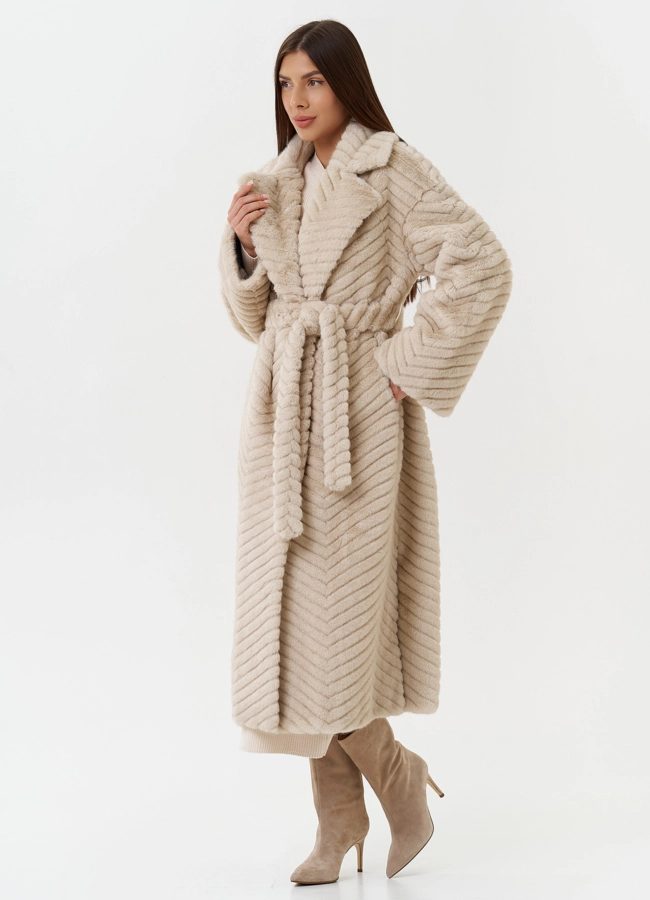 Длинное пальто из эко меха модель № 28451 в кредит