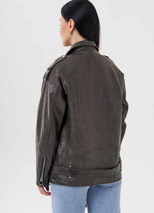 Длинная косуха из натуральной кожи серого цвета модель № 24362 в кредит