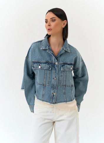 Женская джинсовая куртка со стразами